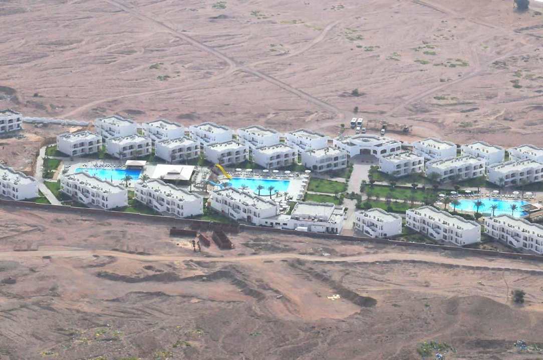 Blick vom Aufstieg zum Pass gleich neben dem Hotel Happy Life Village