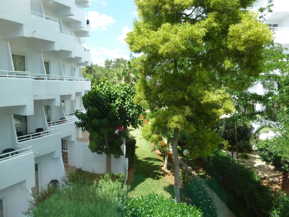 Blicl in die Gartenanlage Gavimar Cala Gran Costa del Sur