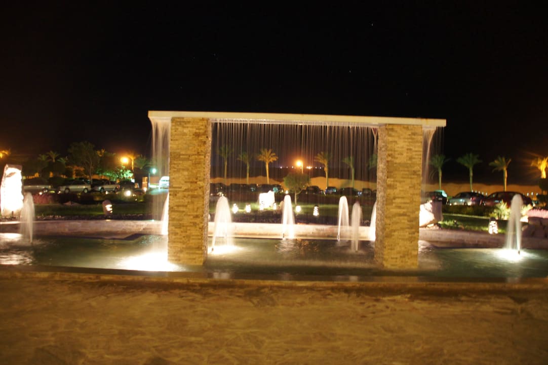 Springbrunnen vorm Eingang Tropitel Sahl Hasheesh