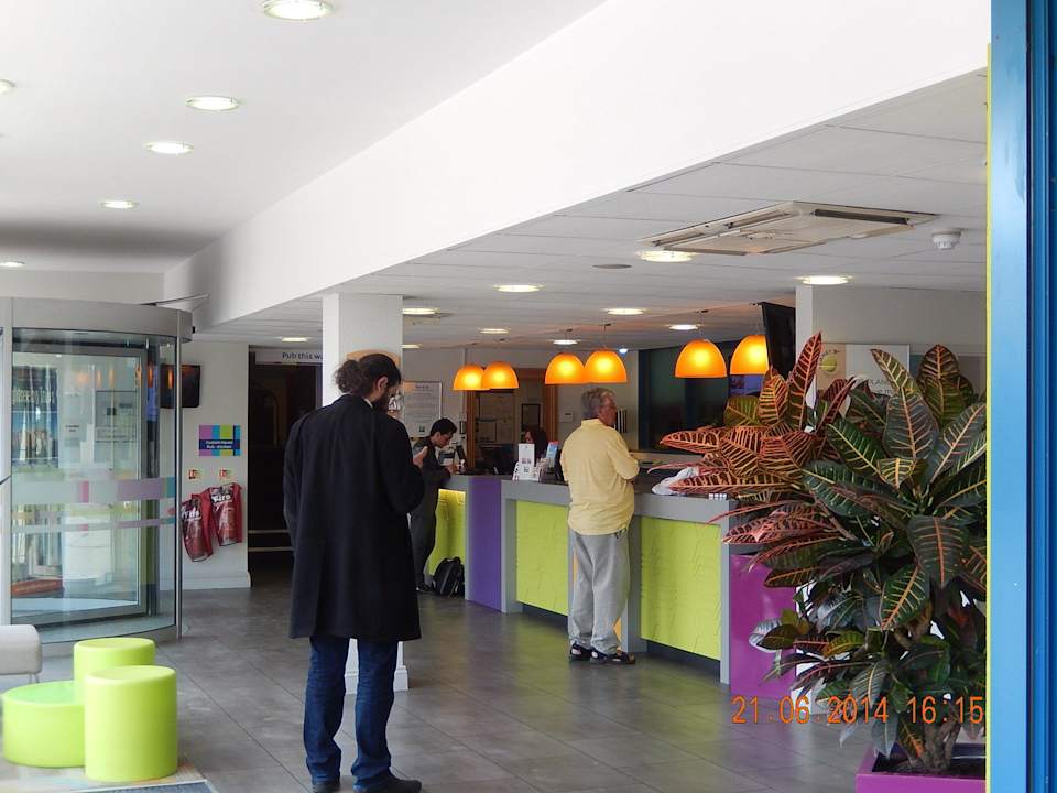 Eingangsbereich mit Check In ibis Styles London Excel