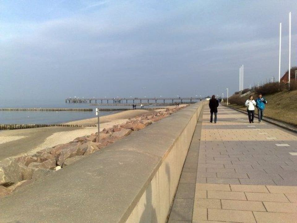Seebrücke mit Sonnenschein Hotel Vier Jahreszeiten Kühlungsborn