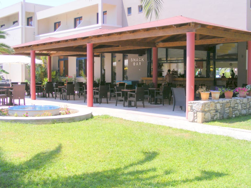 Pool/Snack und Barbereich für abends Hotel Esperia