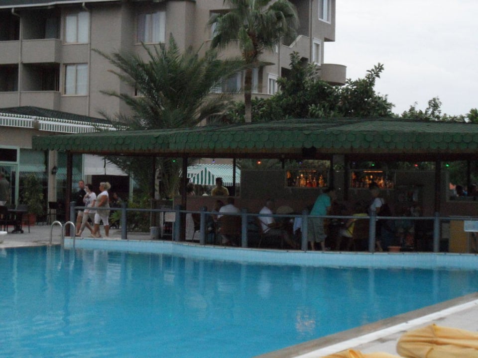 Pool und Poolbar Senza Sunset Beach Hotel