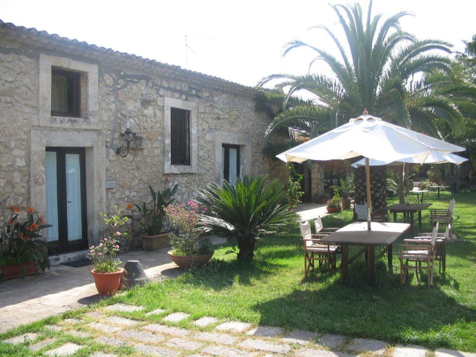 Vista esterna Agriturismo Villa dei Papiri