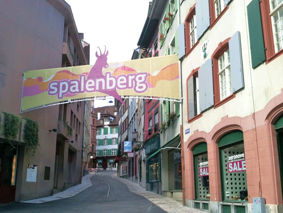 Altstadt mit Spalenberg gleich neben Hotel Hotel Basel - Da wohnen, wo Basel lebt!