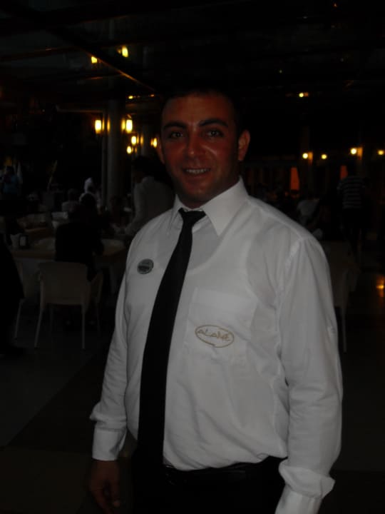 Oberkellner Serhan Alaiye Resort & Spa