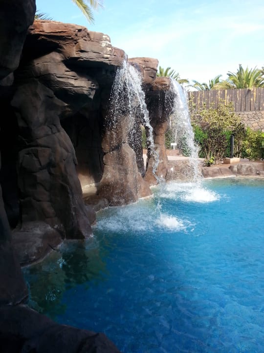 Snackbar neben dem Wasserfall Lopesan Baobab Resort