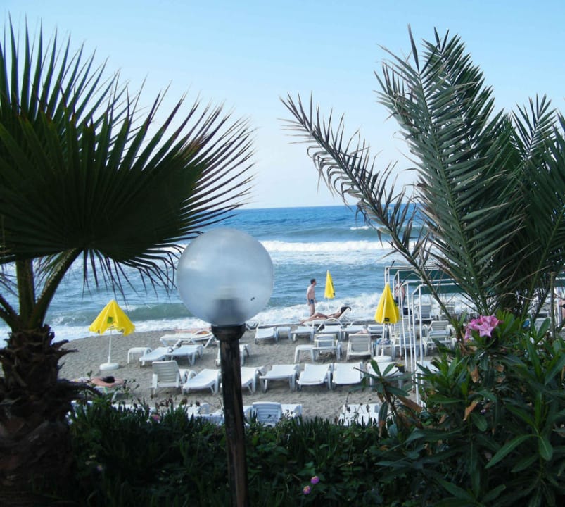 Blick von der Beachbar zum Strand Hotel Club Tess