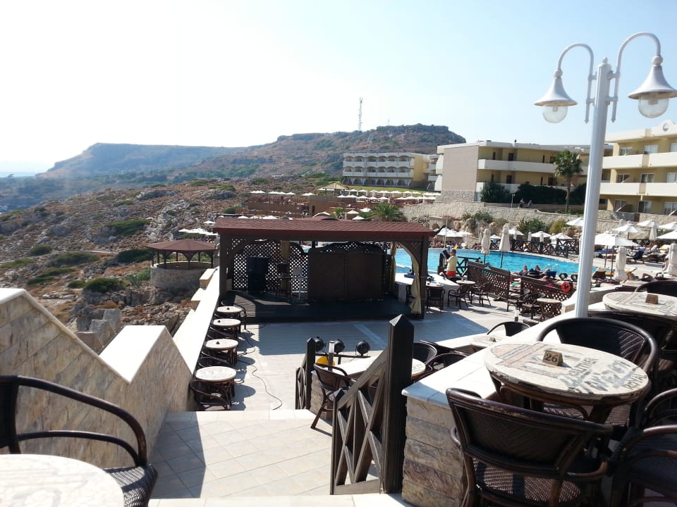 Bühne für abendliche Veranstaltungen Hotel Kalithea Horizon Royal