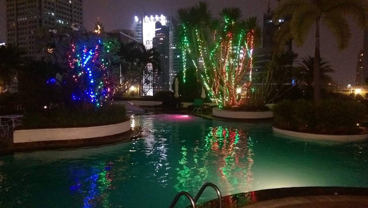 Poolanlage bei Nacht Hotel Windsor Suites & Convention