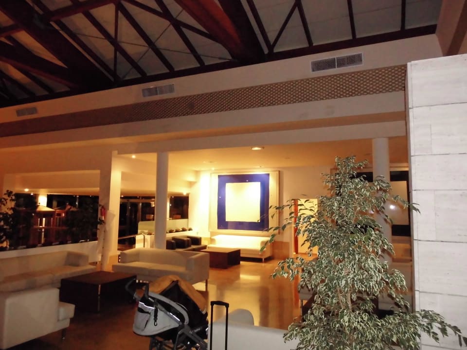 Lobby um 05:00 morgens Prinsotel La Dorada