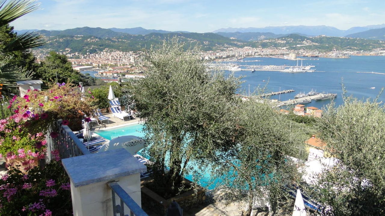 Ausblick von unserer Zimmerterrasse Hotel Le Ville Relais Club
