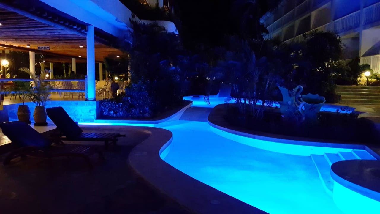 Pool zur Kisima Bar Hotel Traveller's Club