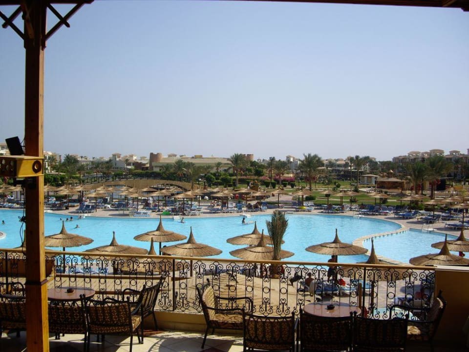 Blick vom Restaurant auf den Pool Pickalbatros Dana Beach Resort - Hurghada