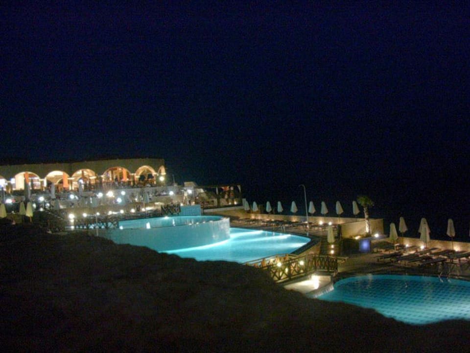 Poolanlage  am Abend  Hotel Kalithea Horizon Royal