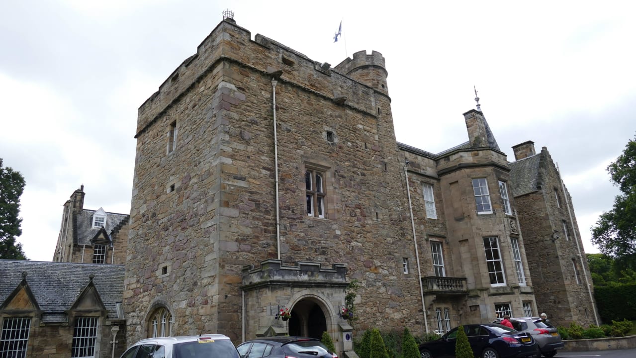 Aussen Carberry Tower Hotel