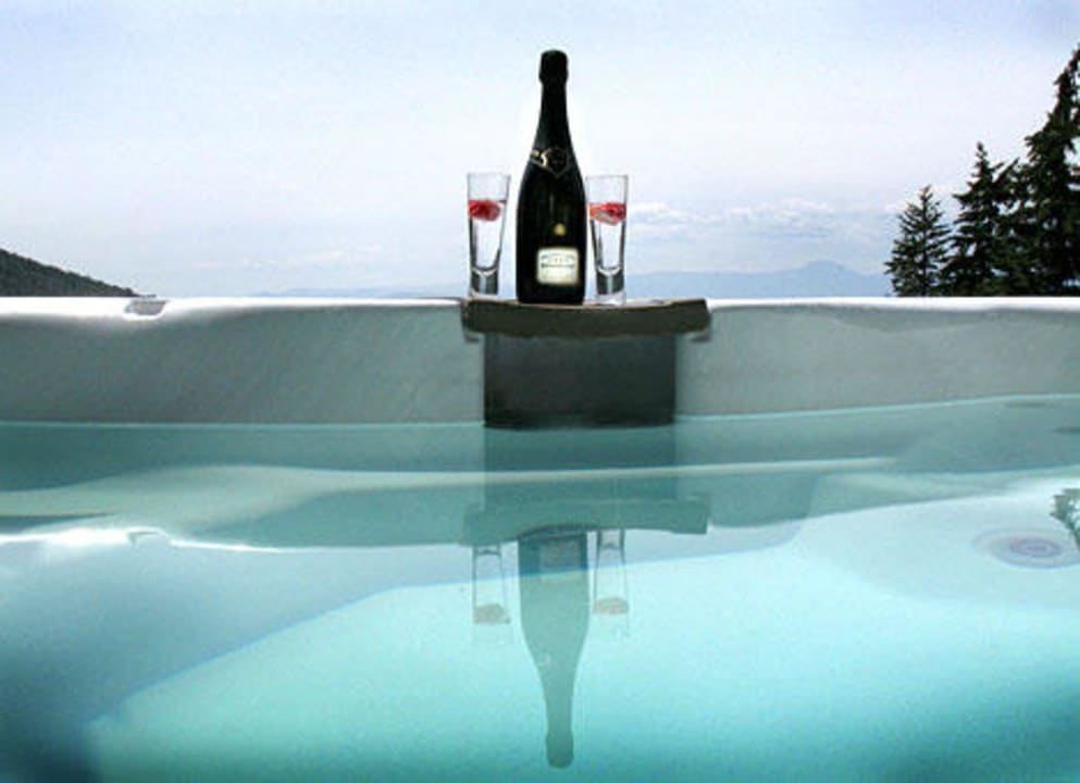 The Guest Hot tub at Castle on the Mountain Vernon Castle on the Mountain Accommodations