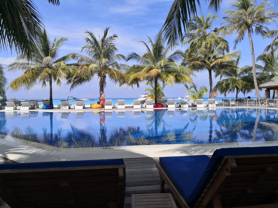 Pool Meeru Maldives Resort Island