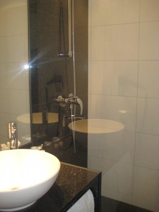 Das schöne Badezimmer Motel One Hamburg-Alster