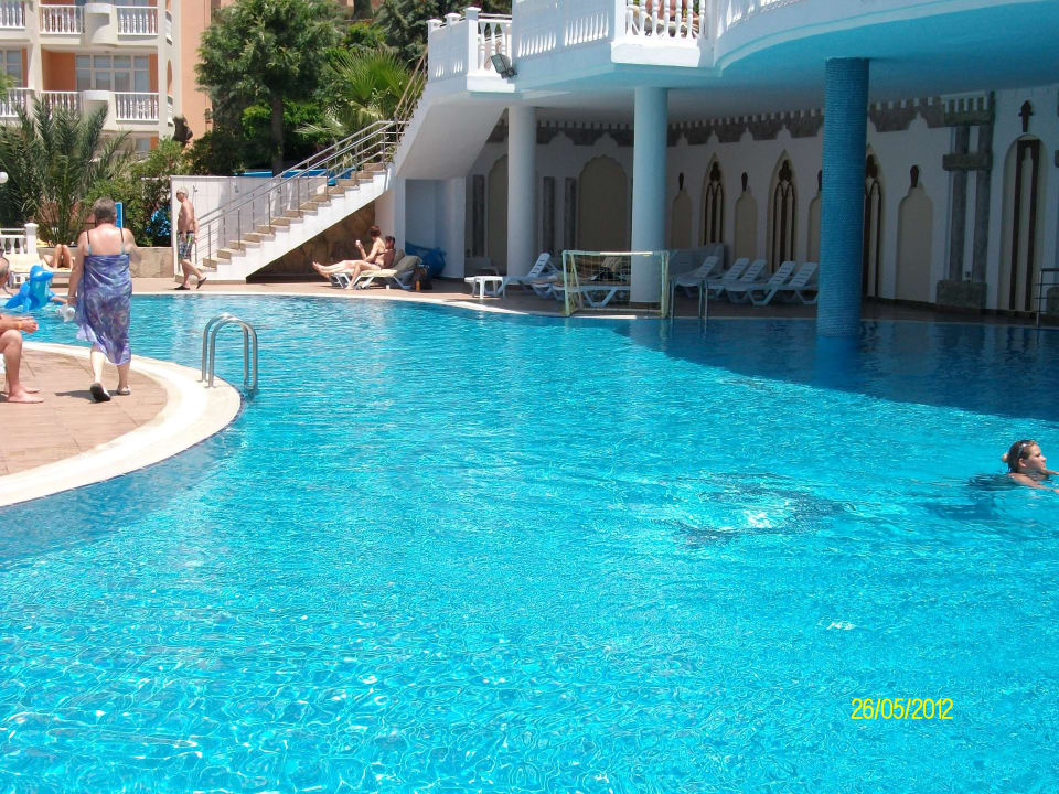 Pool am Tage Hotel Club Paradiso