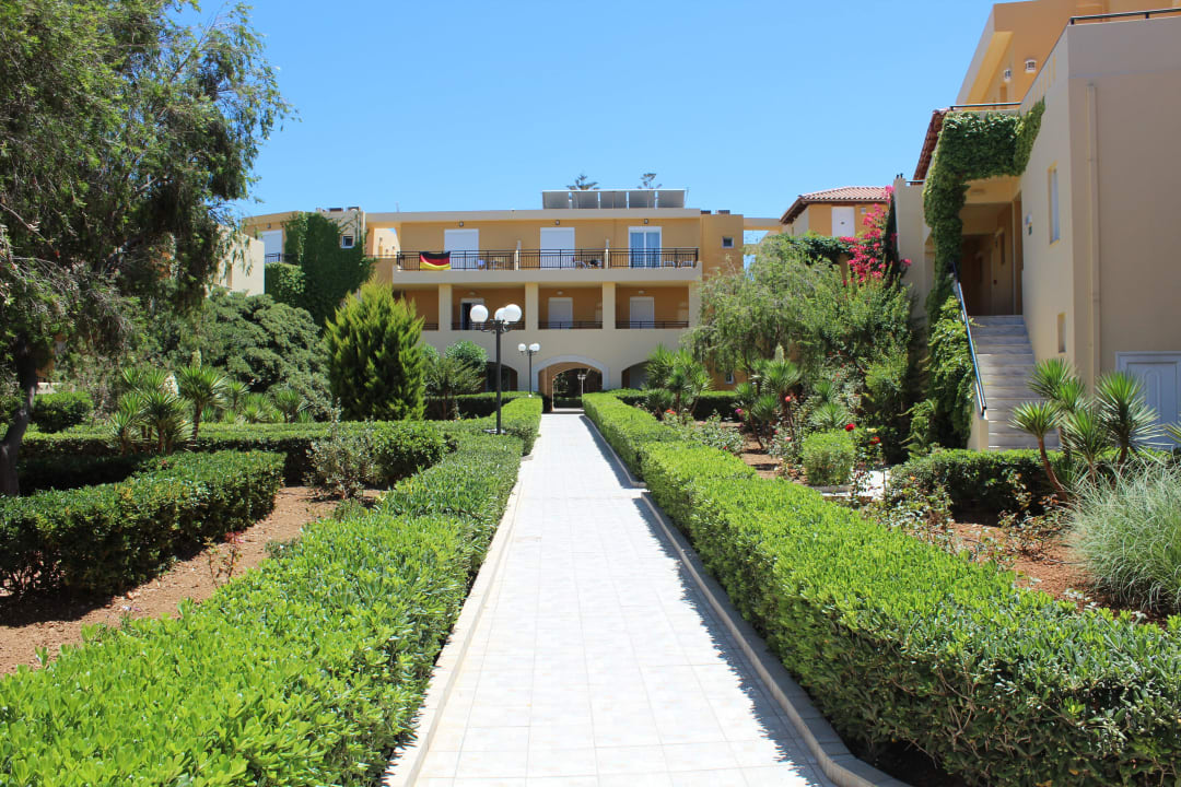 Weg zum Restaurant Vantaris Luxury Beach Resort