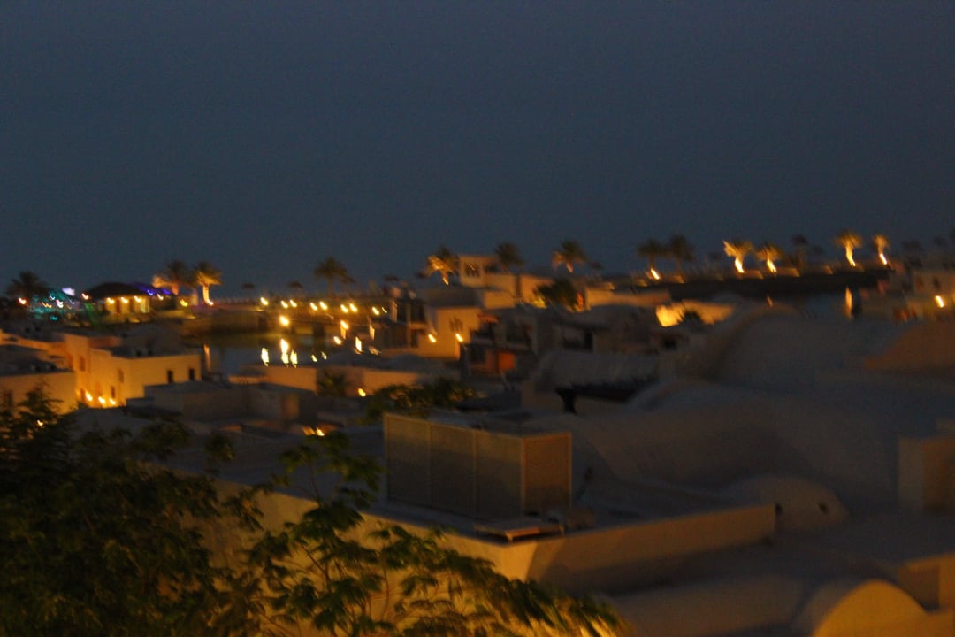 Anlag bei Nacht  The Cove Rotana Resort