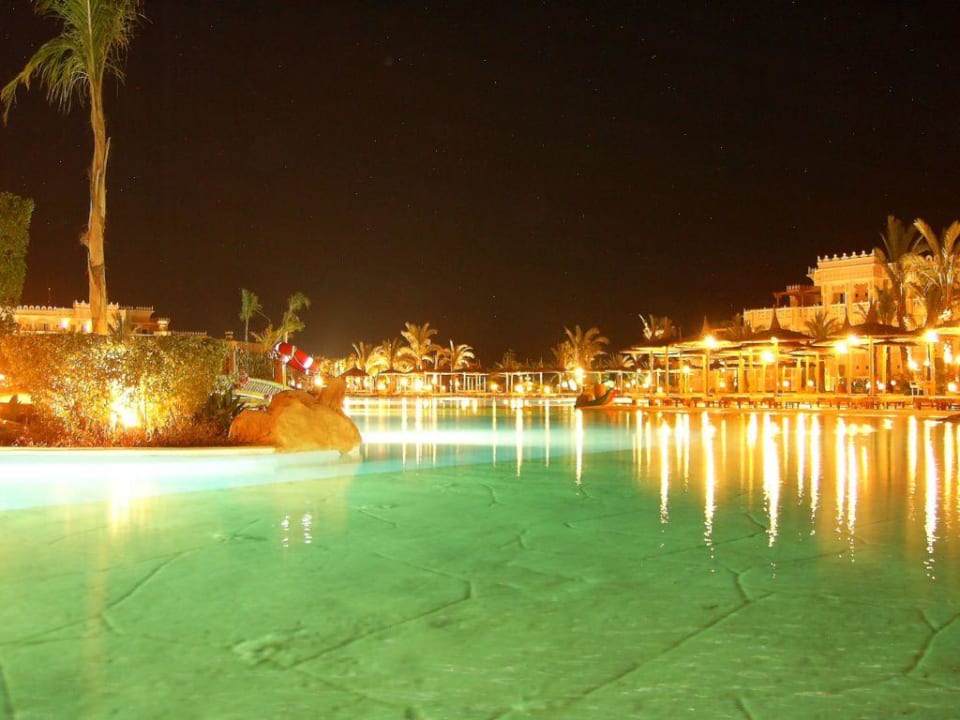 Pool vom Albatros Palace bei Nacht Pickalbatros Palace Resort