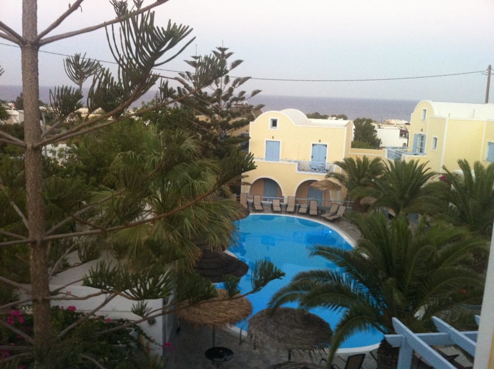 Blick auf das Meer und die Poolanlage Hotel Zephyros