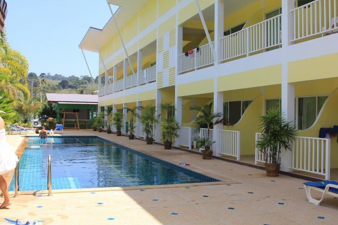 Pool ab Nachmittag im Schatten Naiyang Sonwa Resort