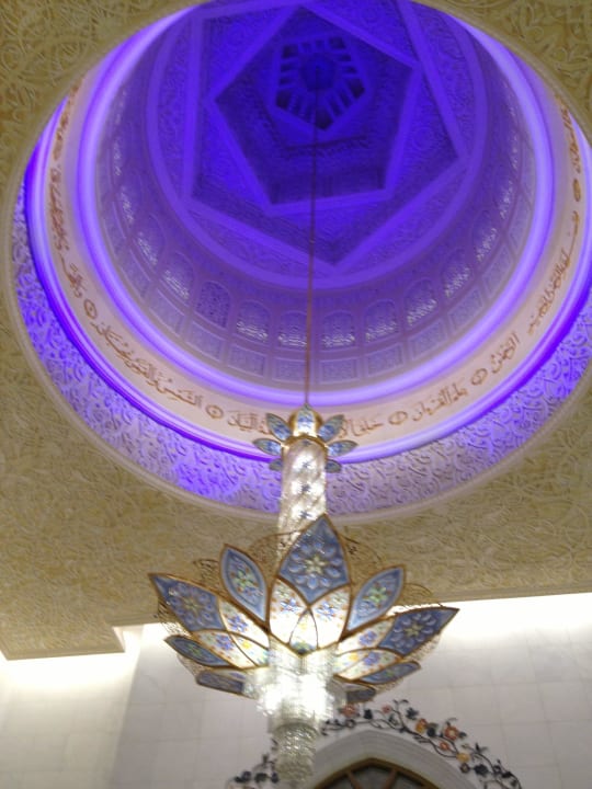 Wunderschön....auch im Dunkeln Crowne Plaza Hotel Yas Island