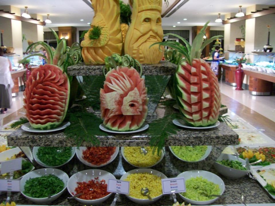 "Schnitzkünste" aus Melonen Trendy Aspendos Beach Hotel