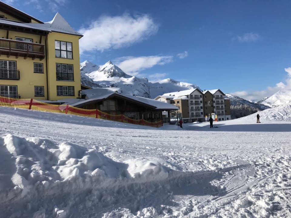 Ansicht vom hinteren Skistall Hotel Almschlössl / Schrotteralm