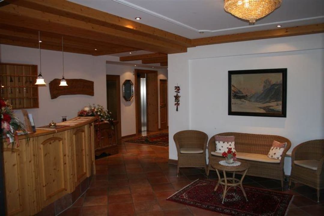 Rezeption Hotel Niblea Dolomites