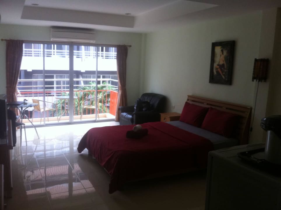Zimmer von der Tür fotografiert Guesthouse Pattaya-City