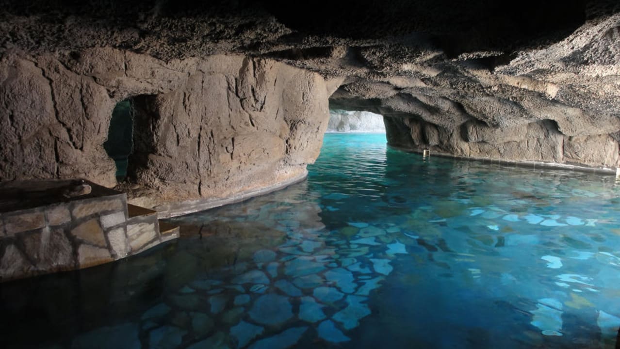 Höhlen und Grotte im Amazon Club Grand Side