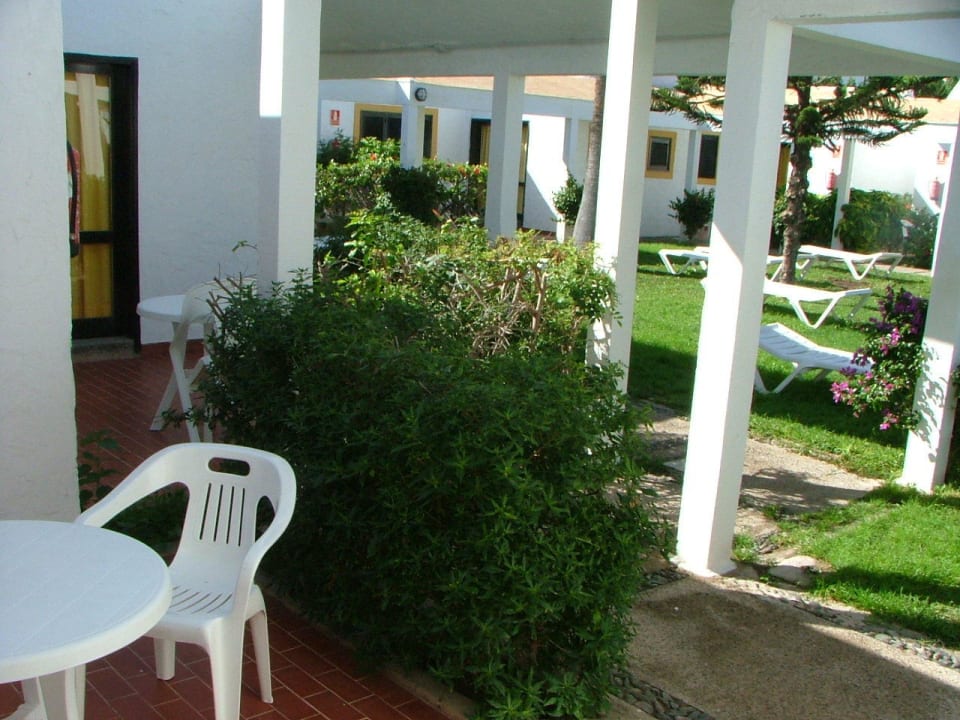 Около двери в номер. Hotel Tajaraste