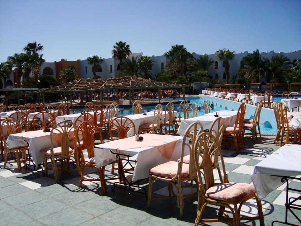 Abendbrot am Pool Arabia Azur Resort