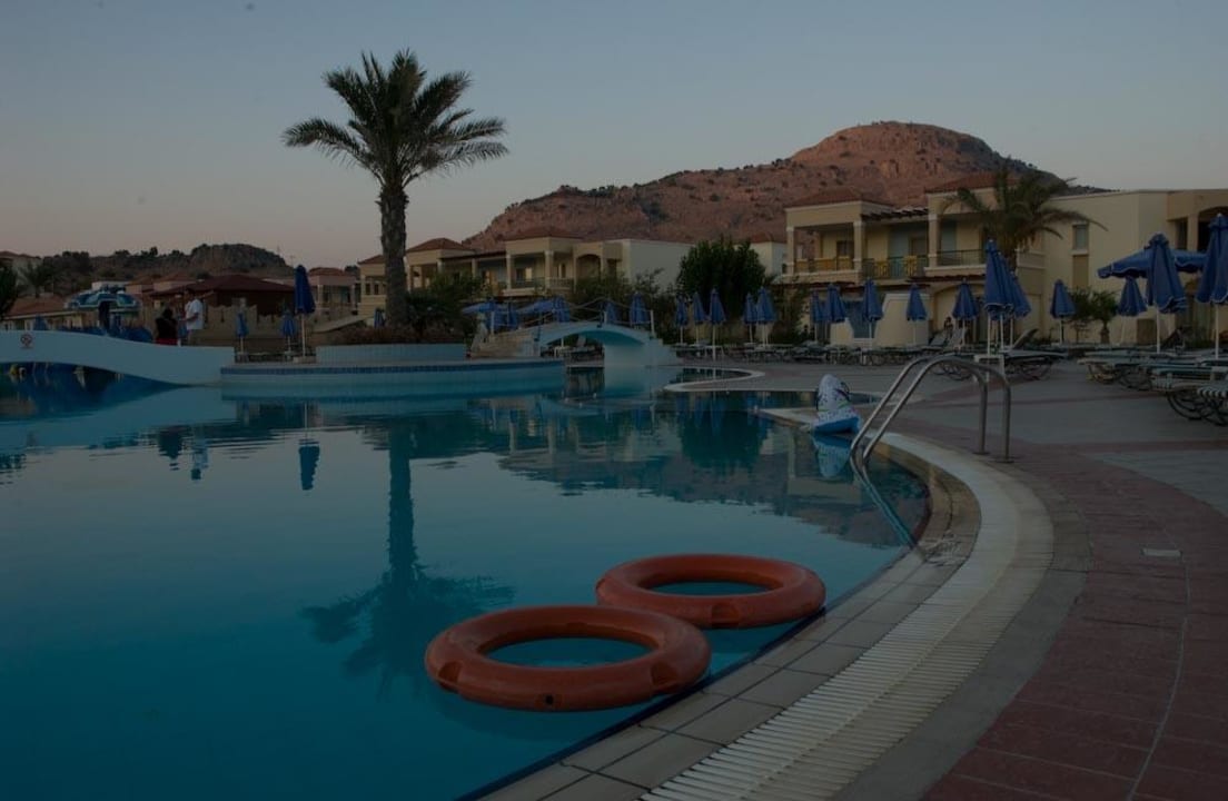 Pool am frühen Morgen Lindos Princess Beach Resort & Spa