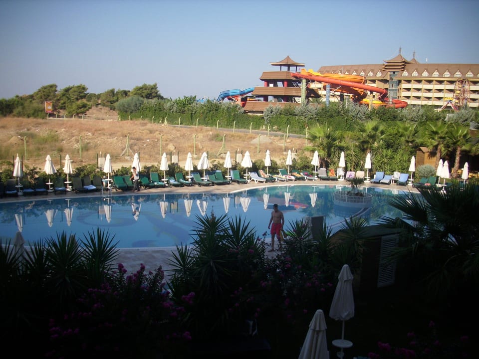 Blick auf den Pool/ Nachbarhotel Calimera Hane Garden