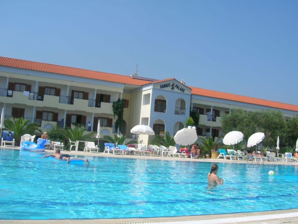 Pool mit Hotel Hotel Hanioti Palace/Chanioti Palace