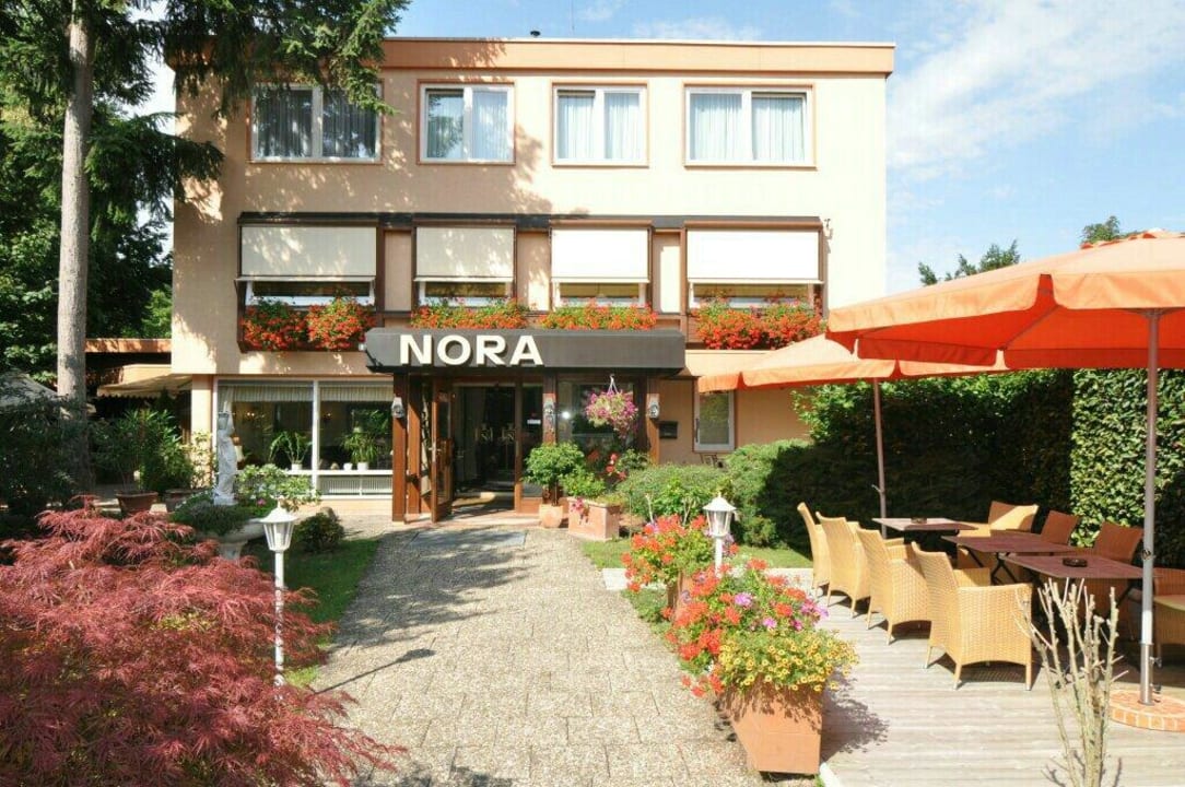 Gesamtansicht Vorderseite Hotel & Kurpension Nora
