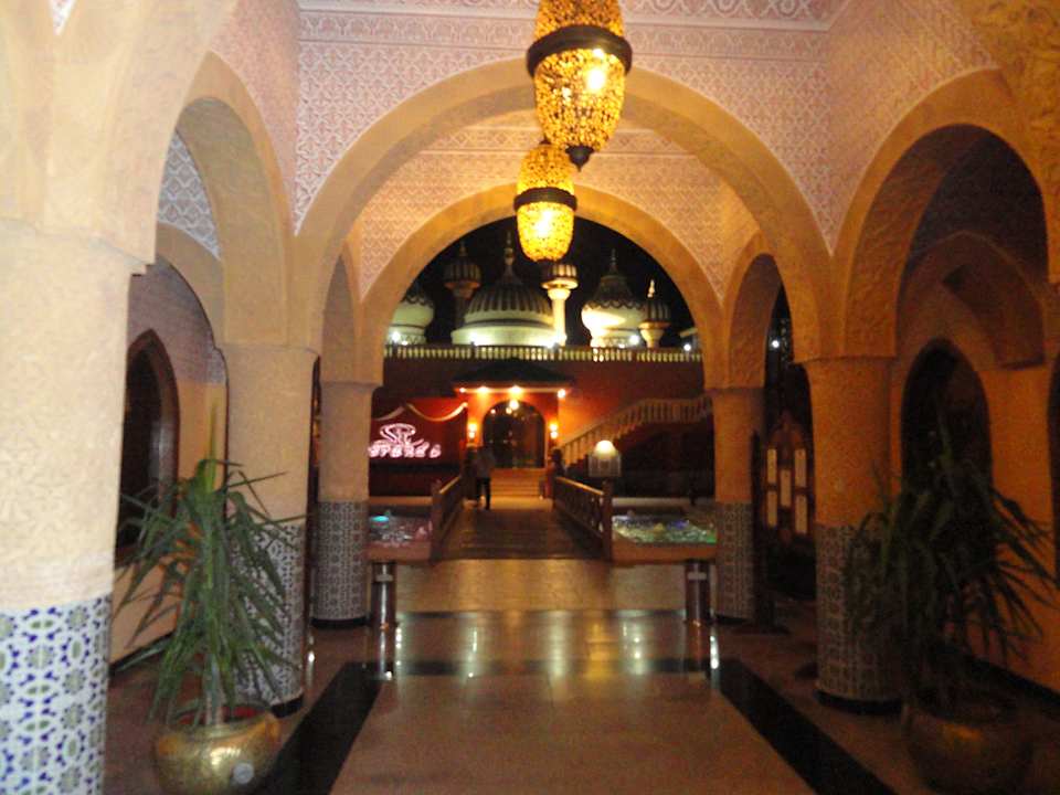 Passage zum Eingang der Show Arena Pickalbatros Alf Leila Wa Leila Resort - Neverland Hurghada