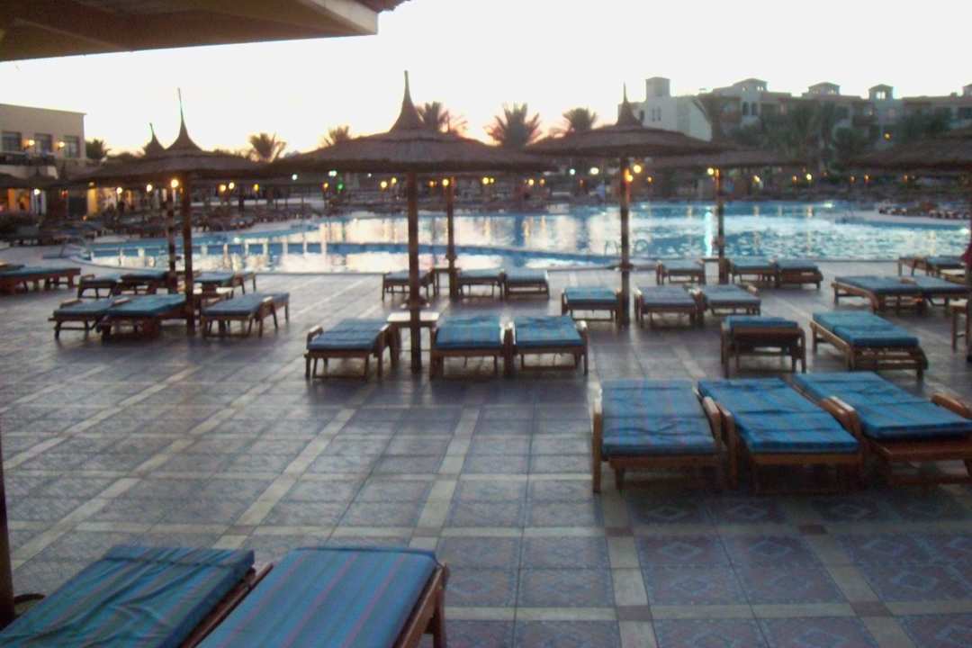 Relaxbereich oberer Pool Pickalbatros Dana Beach Resort - Hurghada