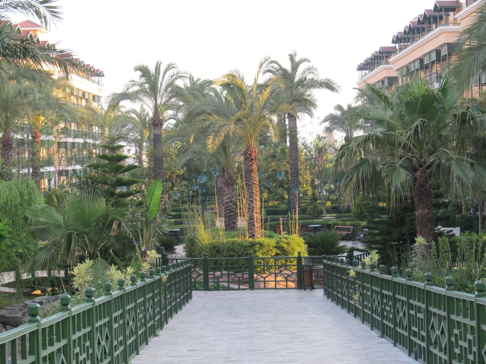 Garten zwischen den Wohnblocks Crystal Paraiso Aqua Collection