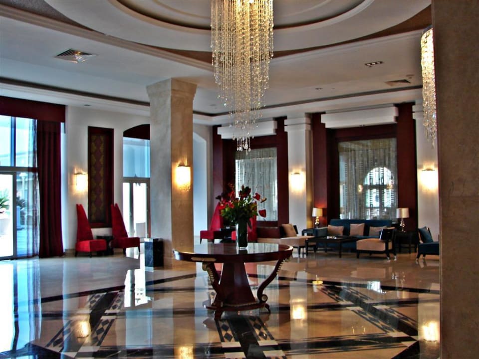 Raucherbereich in der Lobby Premier Le Reve Hotel & Spa