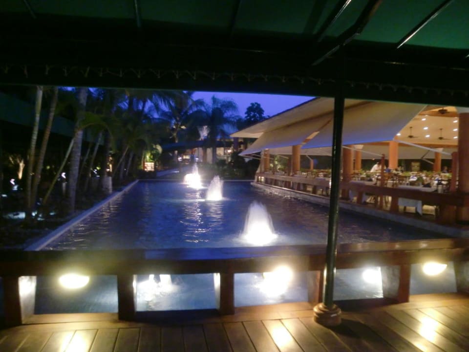 Weg zum Büffetrestaurant Barceló Maya Beach