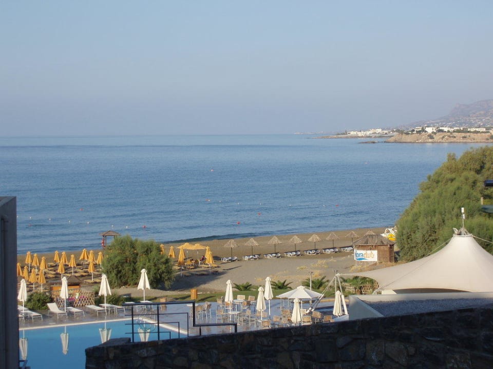 Ausblick auf Pool / Strand Atlantica Mikri Poli Crete