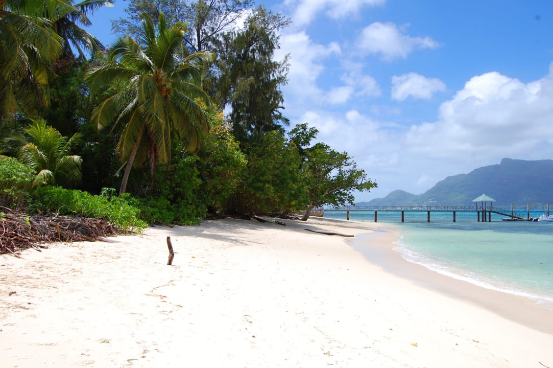 Der Weg zum Frühstück im L'Habitation Takamaka Beach Villas