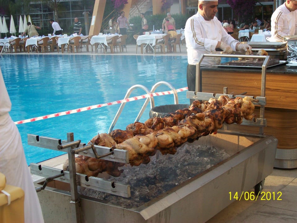 Hähnchen am Grill Alaiye Resort & Spa