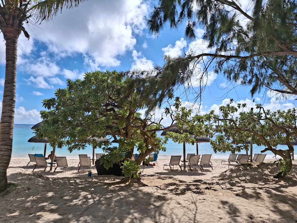 Strand Crystals Beach Resort Belle Mare, a member of Radisson Individuals